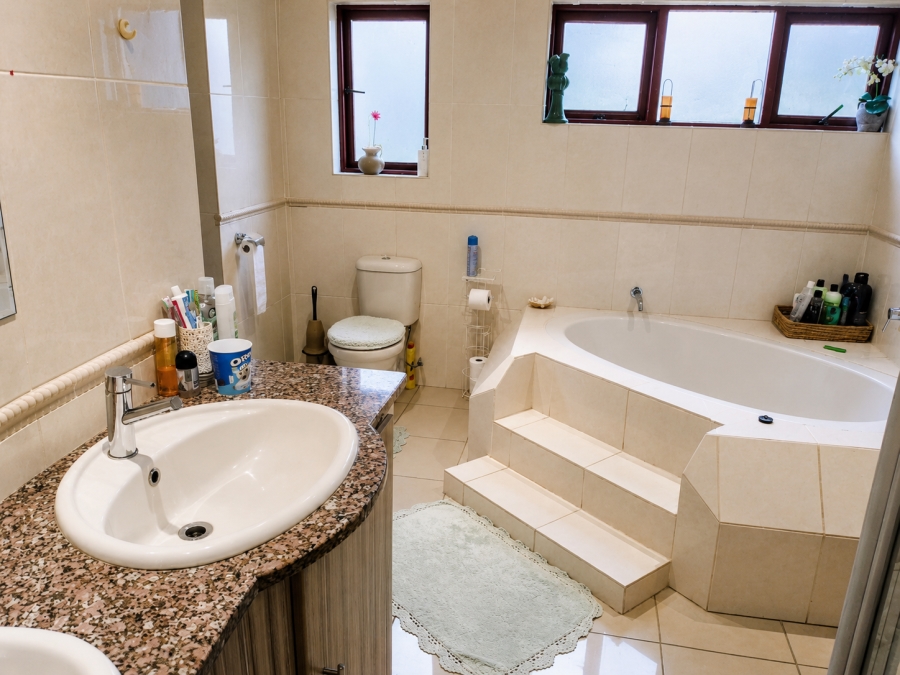 3 Bedroom Property for Sale in Kosmos Ridge North West